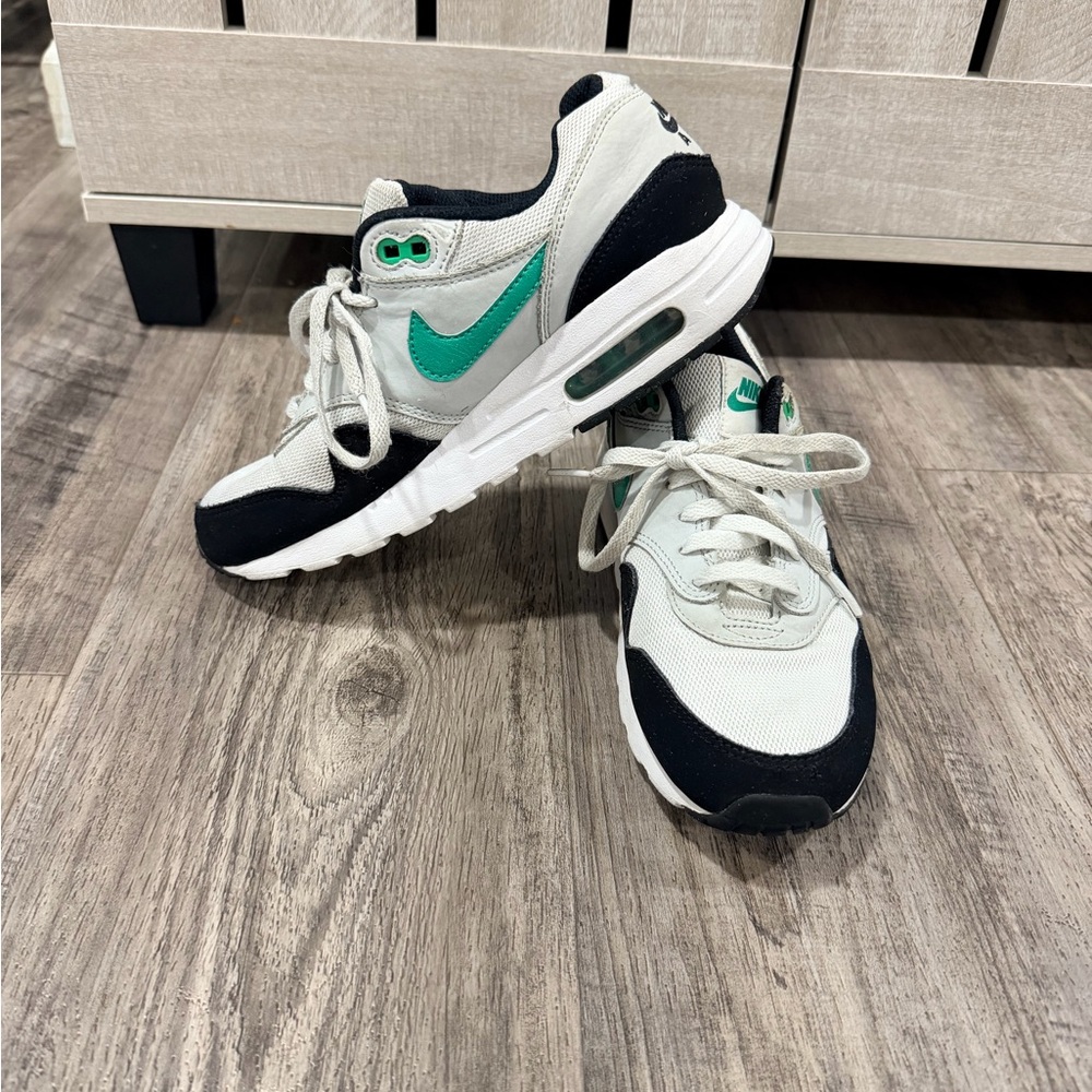 Nike size 6.5 big kid Bundle- Jordans/ Airmax 1 - Picture 3 of 16